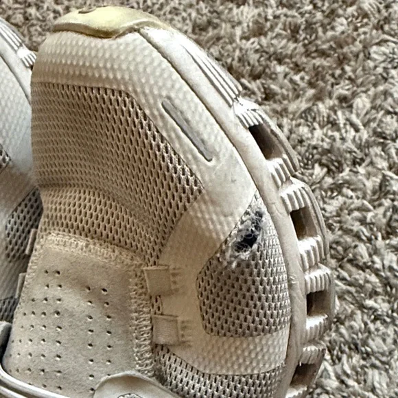 On Running Cloud Sneakers in Light Beige - Picture 7 of 9